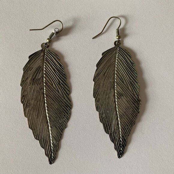 Leaf Dangle Earrings - Picture 2 of 3